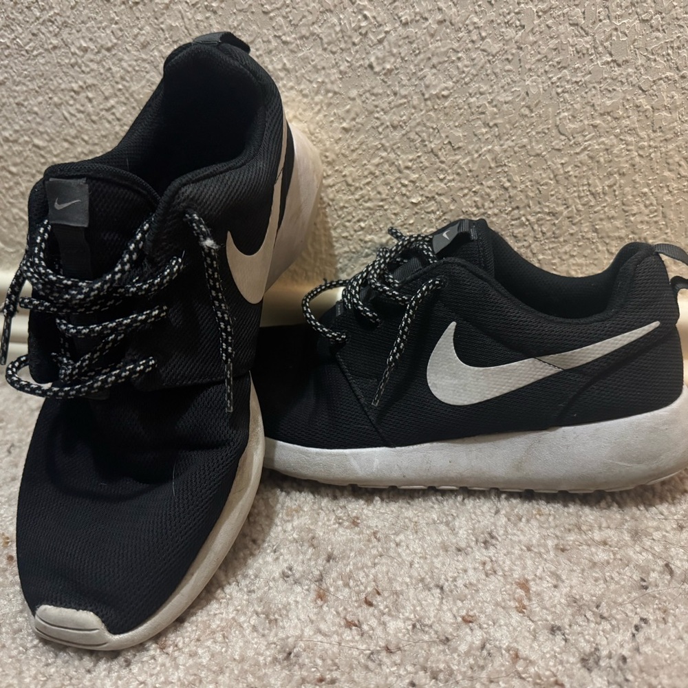 Nike Roshe with Checkered Laces